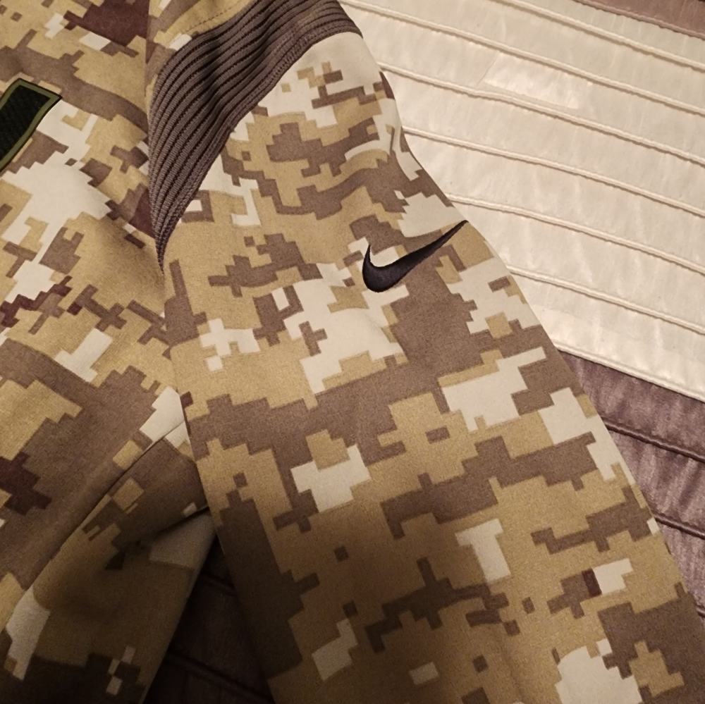 Limited edition Giants Camo hood. - Picture 3 of 7